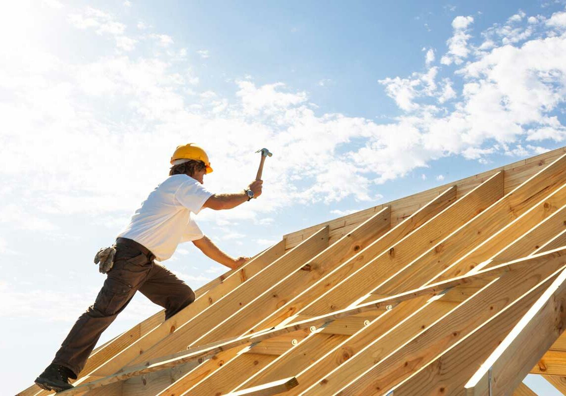 builder-on-roof